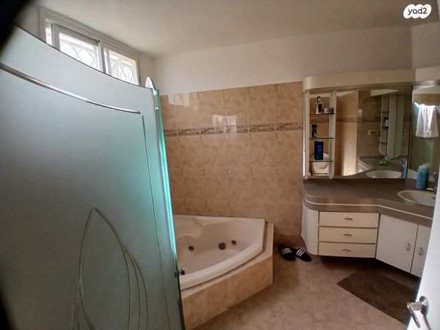 דירת גן, אחד העם 11, קרית שמואל, טבריה