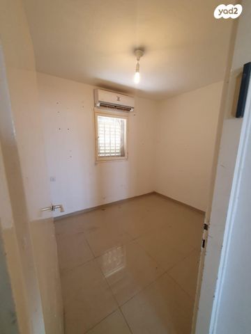 אבו חצירא 1068