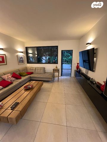 דירה, היסמין 16, הפרחים, כפר סבא