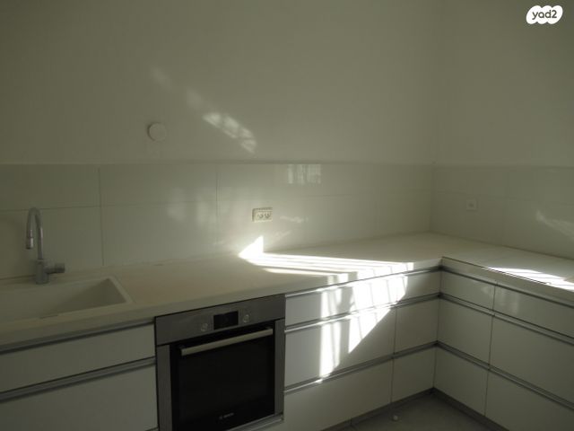 דירה, הרבי מנדבורנא 32, הדקל, ביתר עילית