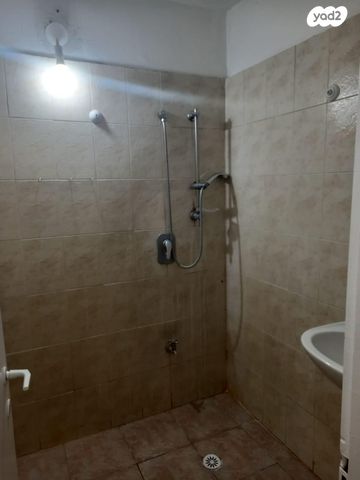 דירה, אח"י דקר 1, אלי כהן, כפר סבא