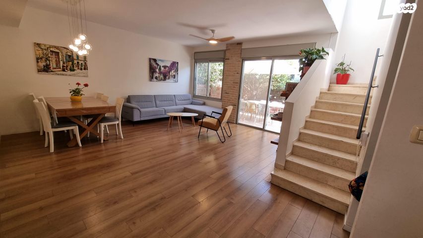 דו משפחתי, השעורה 43, וורבורג, בנימינה גבעת עדה