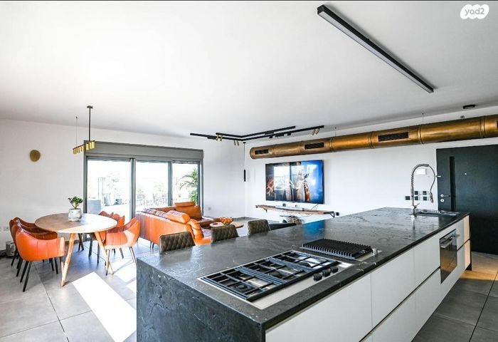 גג/ פנטהאוז, מפל התנור 13, שקמים ואגמים, אשקלון