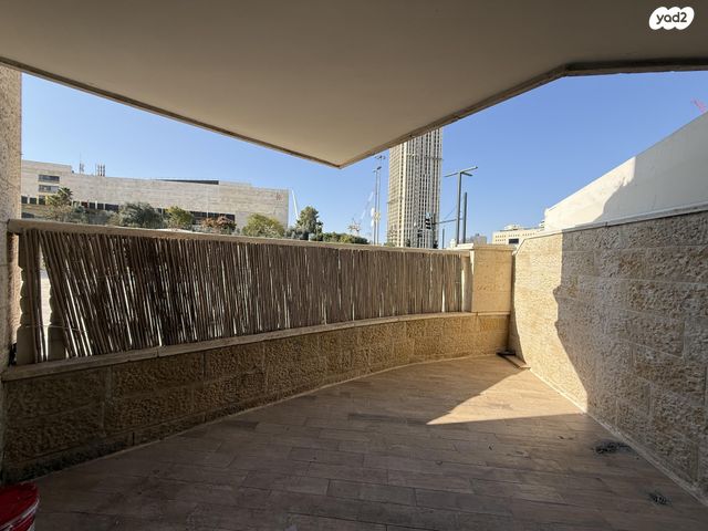 דירה, שדרות הנשיא השישי 16, קרית הלאום, ירושלים