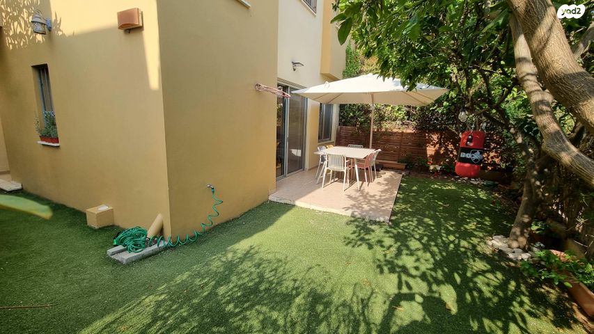 דו משפחתי, השעורה 43, וורבורג, בנימינה גבעת עדה