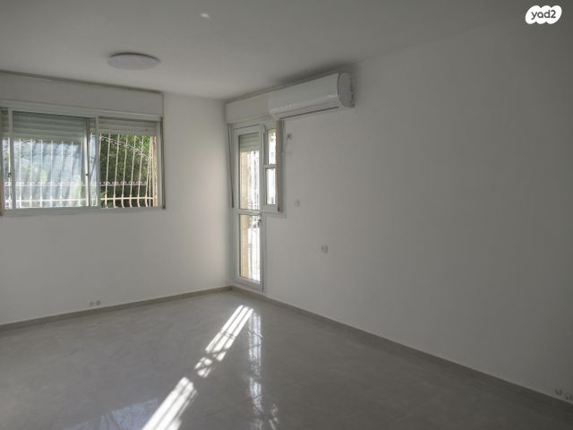 דירה, הרבי מנדבורנא 32, הדקל, ביתר עילית