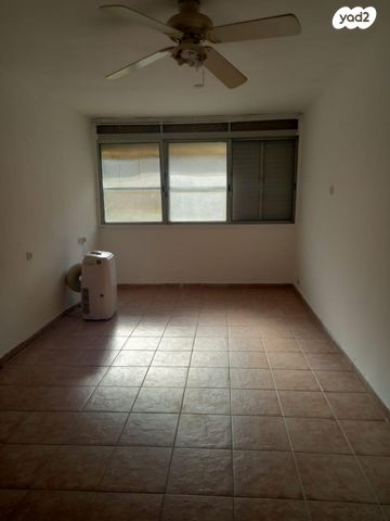 דירה, אח"י דקר 1, אלי כהן, כפר סבא