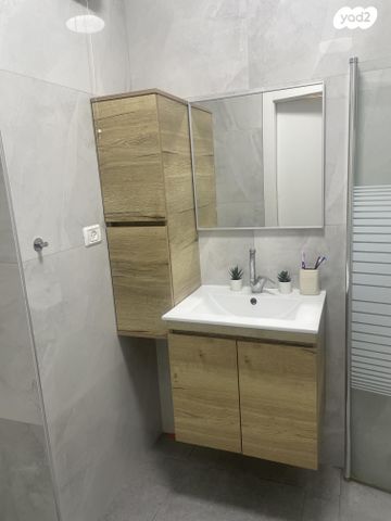 דירה, משה דיין 66, בן גוריון, חולון