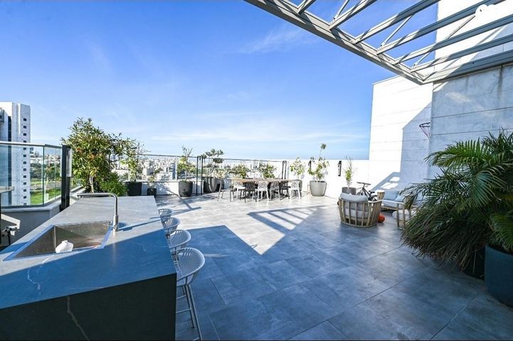 גג/ פנטהאוז, מפל התנור 13, שקמים ואגמים, אשקלון