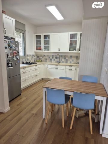 דו משפחתי, השעורה 43, וורבורג, בנימינה גבעת עדה