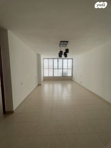 שדרות מונטיפיורי 13