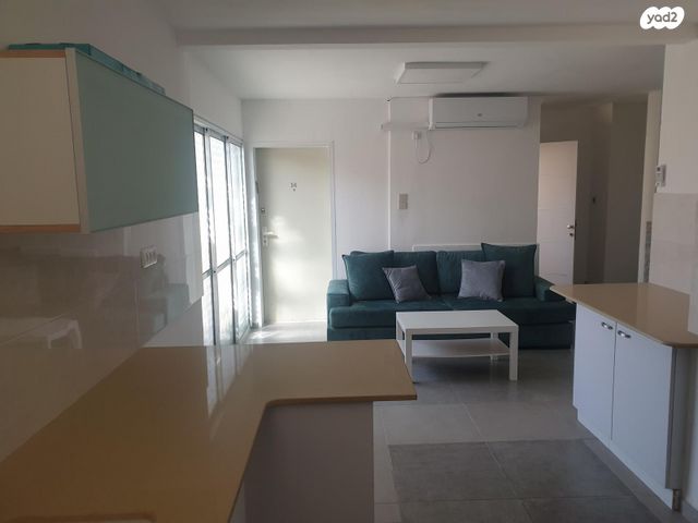 הקומונה החדרתית 8