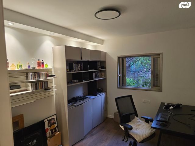 דירת גן, הפרחים 42, קרית הפרחים - 2005, רעננה