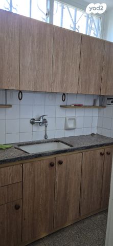 אבן גבירול 24