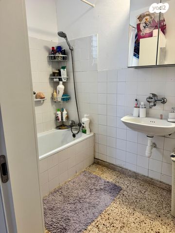 דירה, הצילצל 1, כלי שיר, מעלה אדומים