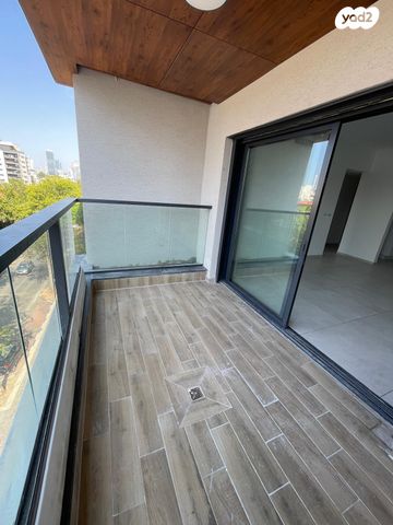 דירה, הרא"ה 153, עליות, רמת גן