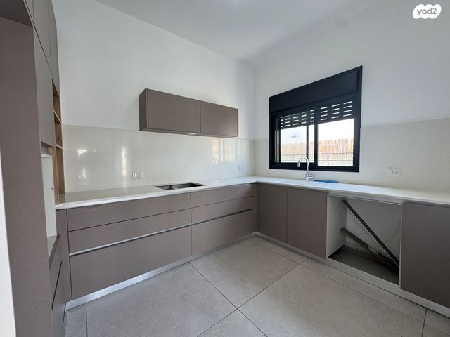 גג/ פנטהאוז, אהבת ציון 3, שעריה, פתח תקווה