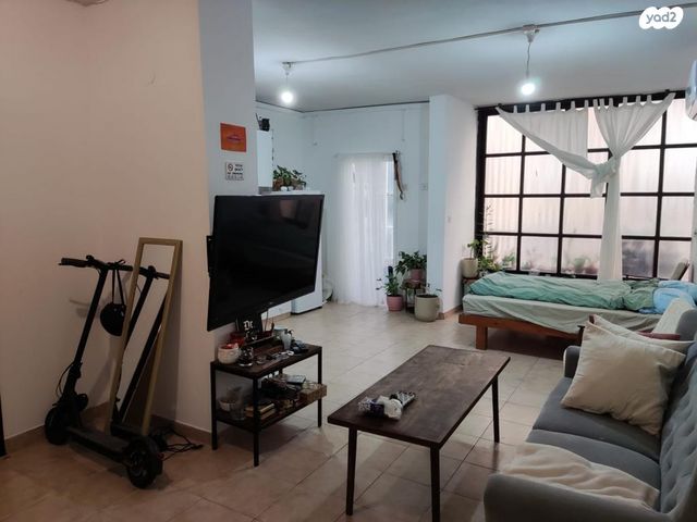 ארלוזורוב 77