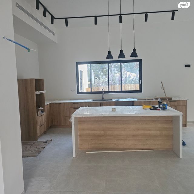 רחבת הבנים 10