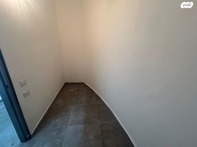 מחסן, אדני פז 19, עין הים, חדרה