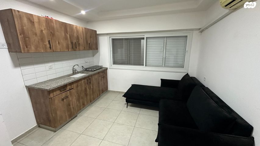 רחבת הרב עוזיאל 6