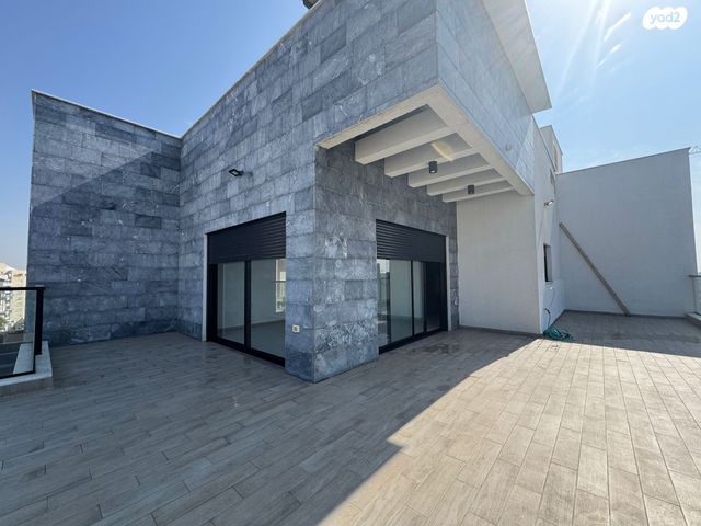 גג/ פנטהאוז, אהבת ציון 3, שעריה, פתח תקווה