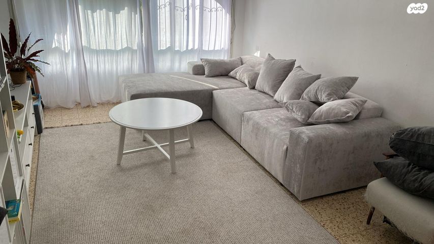 דירה, הצילצל 1, כלי שיר, מעלה אדומים