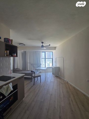 דירה, הרצל 75, שכונת בן גוריון, מרכז העיר ג', רמת גן