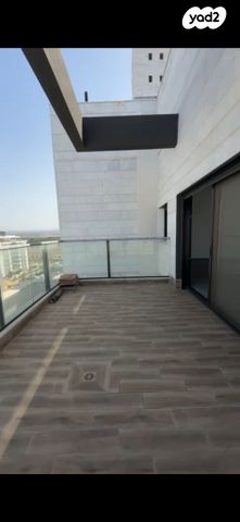 גג/ פנטהאוז, ליבנה 30, יצחק שמיר, נהריה