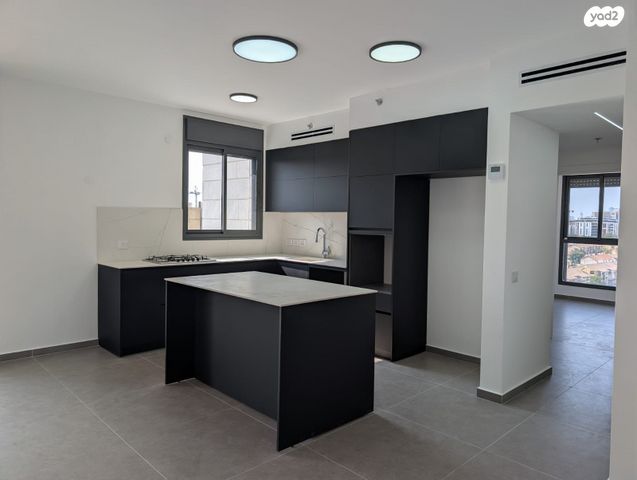 דרך זאב ז'בוטינסקי 10