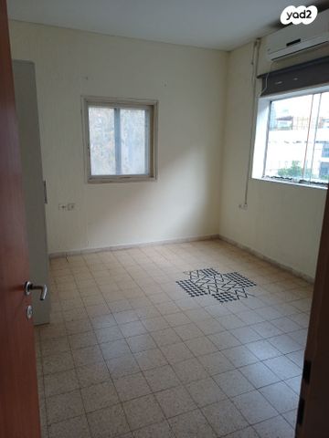 שדרות יהודית 32