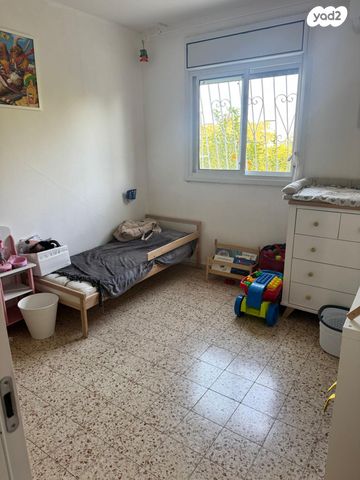 דירה, הצילצל 1, כלי שיר, מעלה אדומים