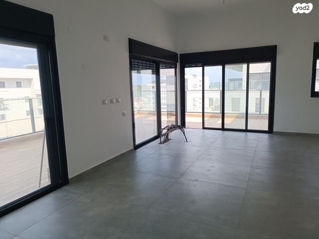 גג/ פנטהאוז, ליבנה 30, יצחק שמיר, נהריה