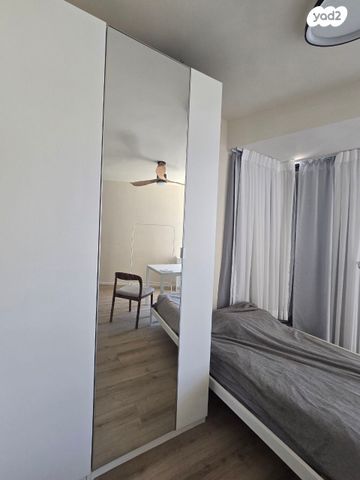 דירה, הרצל 75, שכונת בן גוריון, מרכז העיר ג', רמת גן