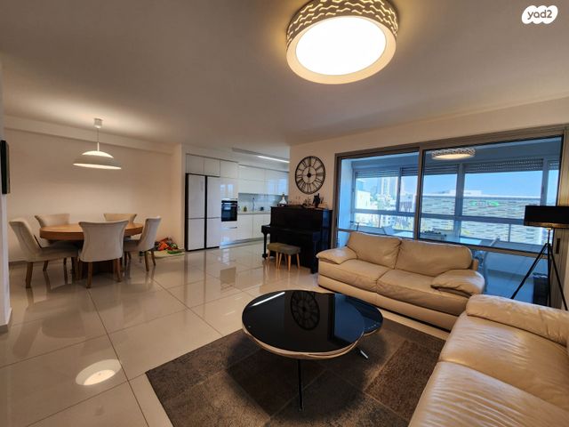 יגאל ידין 41