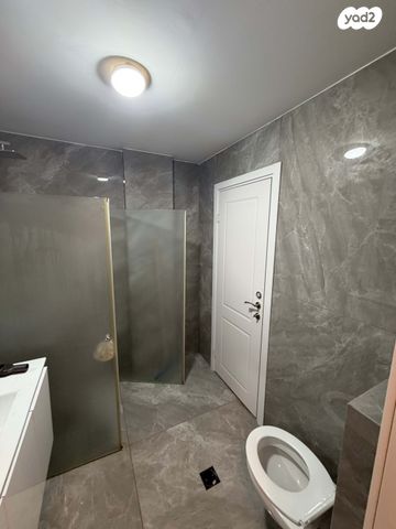 מרתף/ פרטר, הותיקים 10, גאולים, גאולים