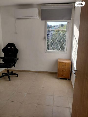 דירה, הגליל 25, המיסדים, כרמיאל