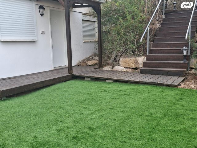 יחידת דיור, החרוב 8, צורית, צורית