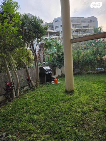 דירת גן, הפרחים 42, קרית הפרחים - 2005, רעננה