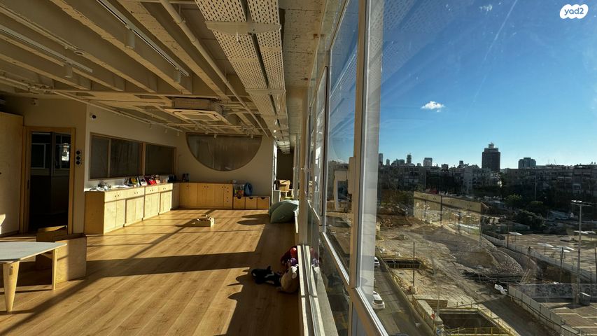 אבן גבירול 76