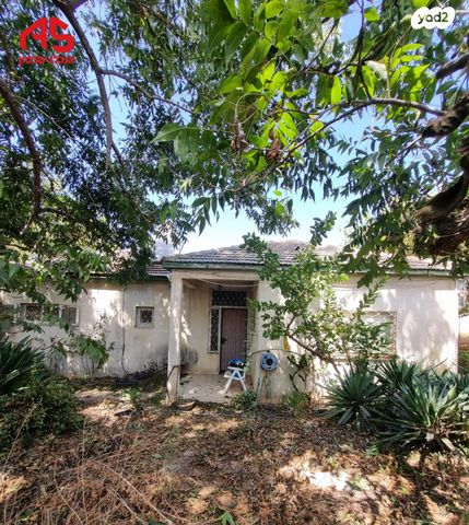 דו משפחתי, יגאל, בית אליעזר, חדרה