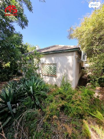 דו משפחתי, יגאל, בית אליעזר, חדרה