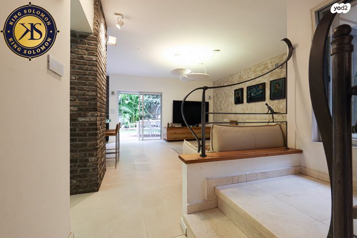 דו משפחתי, דוד דבורה, מגדל המים, קרית אונו