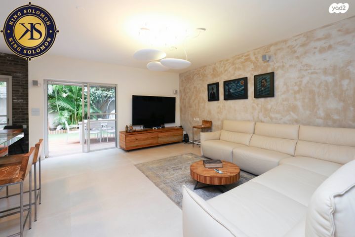 דו משפחתי, דוד דבורה, מגדל המים, קרית אונו