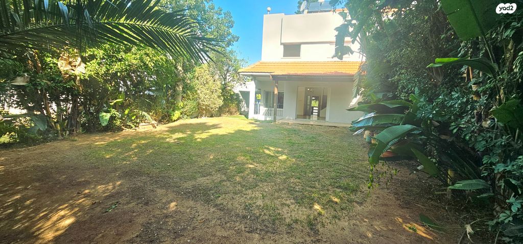 הרצליה הירוקה, נווה עובד