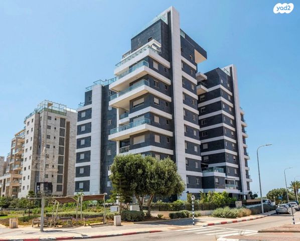 דירה, שדרות מנחם בגין 35, גבעת אולגה, חדרה