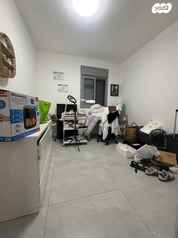 גג/ פנטהאוז, נעמי שמר, נאות אפק, אפקה, קרית ביאליק