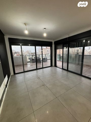 גג/ פנטהאוז, דרך עכו חיפה 150, מרכז העיר, סביניה, הוותיקה, קרית ביאליק