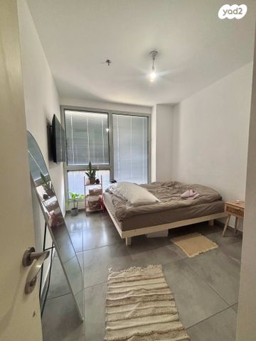 דירה, גרציאני יצחק, גני שרונה, קרית הממשלה, תל אביב יפו