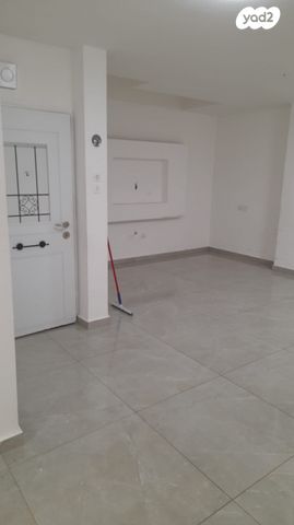 דירה, בית וגן 5, קרית מנחם בגין, נתיבות